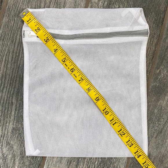 4 White Zippered Mesh Laundry Bags - Picture 7 of 8